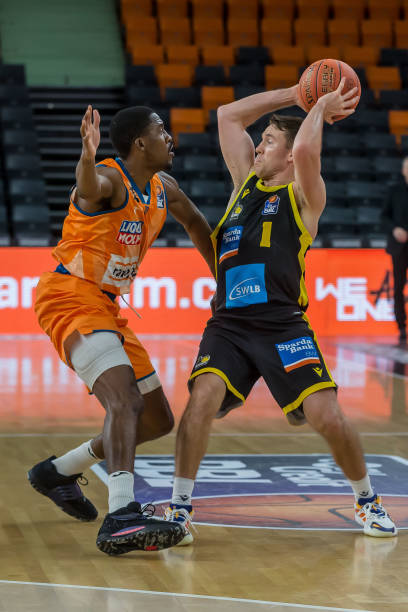 配合更是让 配合更是让